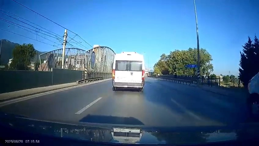 Bursa'da tehlikeli sürüş... Sıcak bahane, güvenlik ihmali şahane!